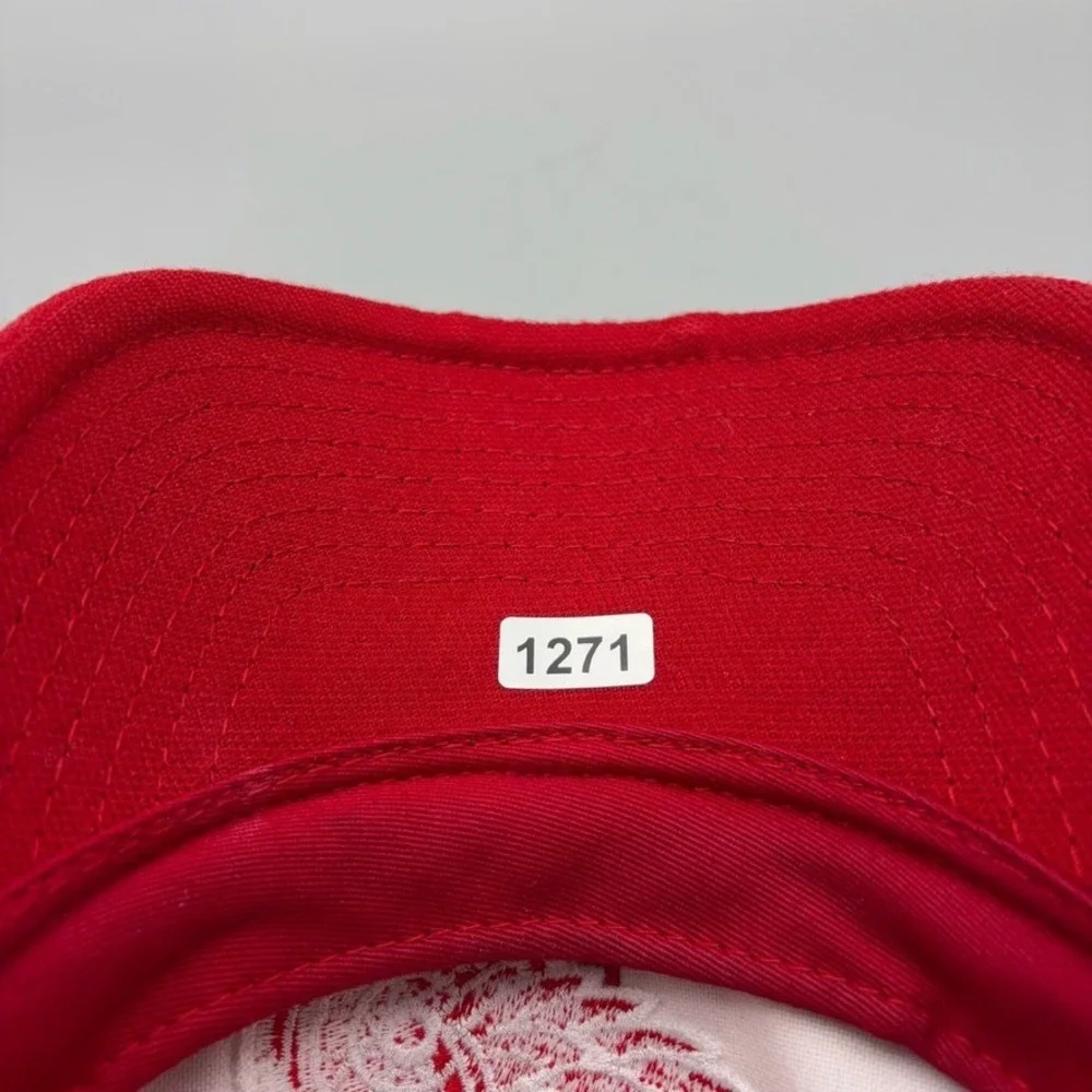 Detroit Red Wings Hat Men S/M Red Embroidered NHL Hockey Cap American Needle